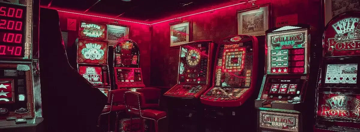 Expert host handling a top-level board game in a classy room — showing the 8999Bet feed quality in Bangladesh.